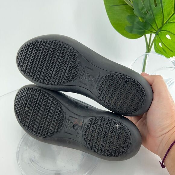 CROCS Women's At Work Flat Size 8 Black Slip On Shoe Barista Server Front Desk - Picture 9 of 11